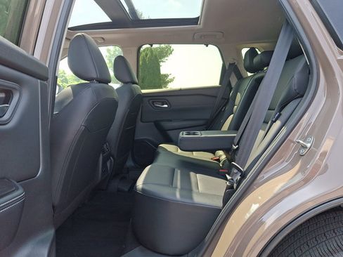 Certified 2024 Nissan Rogue SV w/ SV Premium Package AWD/4WD image 10