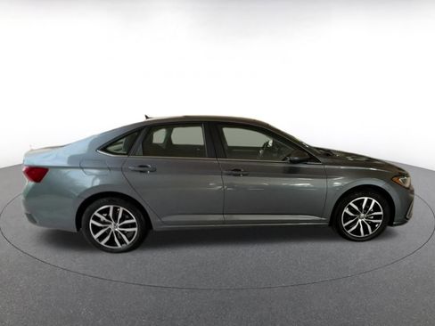 Used 2025 Volkswagen Jetta SE image 16