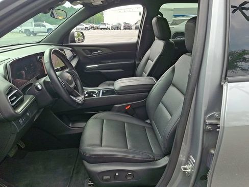 Used 2024 Chevrolet Traverse LT FWD image 14