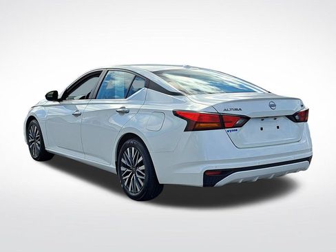 Used 2024 Nissan Altima 2.5 SV FWD image 5