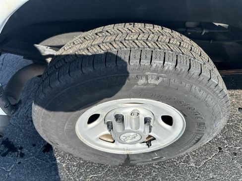 Used 2016 Chevrolet Express 2500 RWD image 9