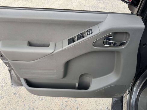 Used 2018 Nissan Frontier SV w/ Value Truck Package AWD/4WD image 13