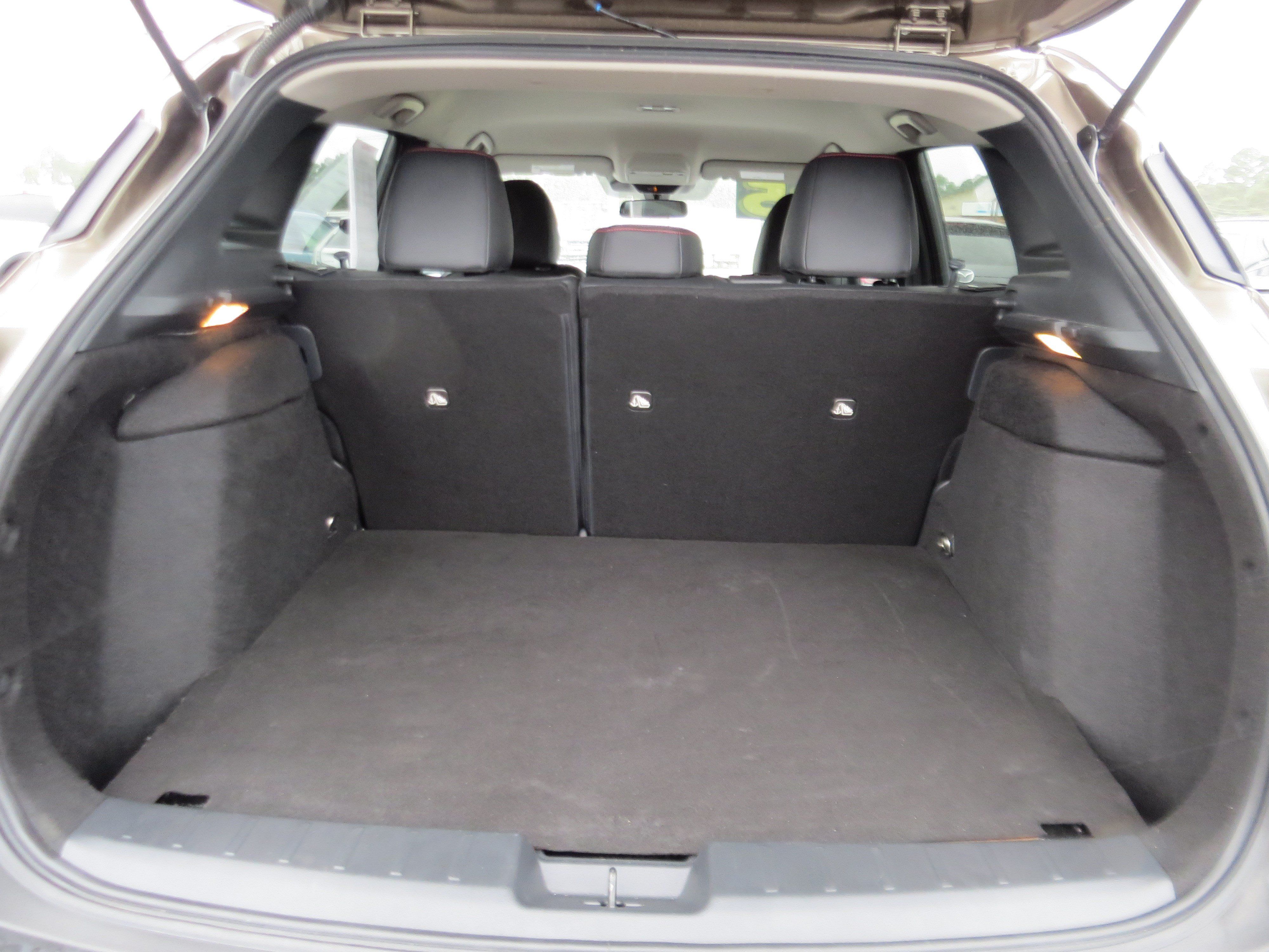 Used 2025 Nissan Kicks SR AWD/4WD image 11