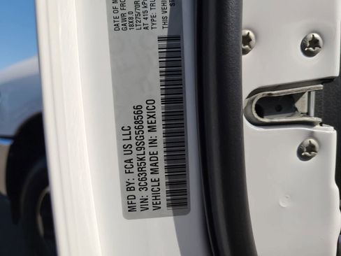 New 2025 RAM 2500 Laramie image 29