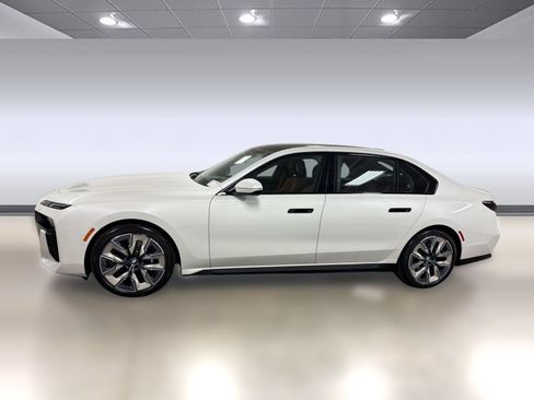 Used 2026 BMW 740i w/ Premium Package RWD image 2