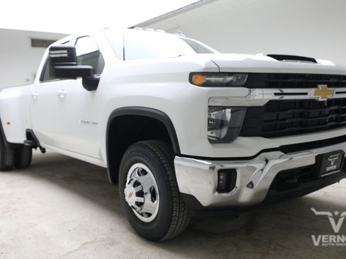 New 2026 Chevrolet Silverado 3500 LT w/ Convenience Package AWD/4WD image 7