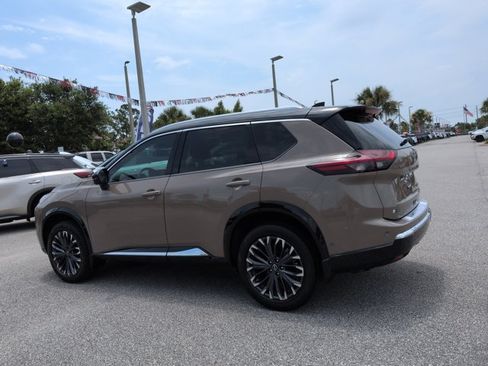 Used 2024 Nissan Rogue Platinum w/ Platinum Premium Package FWD image 7