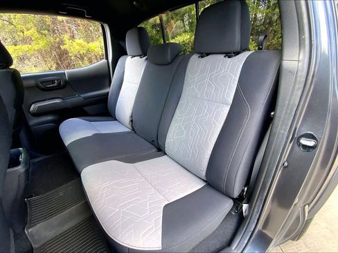 Used 2022 Toyota Tacoma TRD Off-Road w/ Technology Package image 20