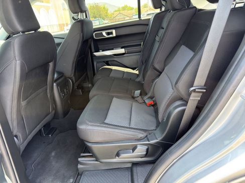 Used 2023 Ford Explorer XLT RWD image 18