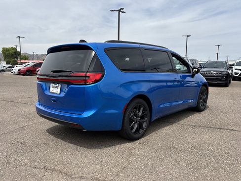 New 2026 Chrysler Pacifica Select w/ S Appearance Package FWD image 4