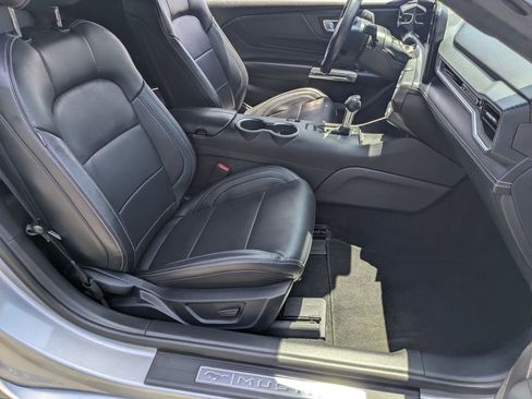 Used 2025 Ford Mustang Premium RWD image 27
