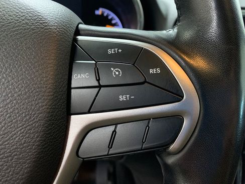 Used 2021 Jeep Grand Cherokee Limited AWD/4WD image 24