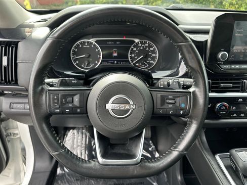 Used 2022 Nissan Pathfinder SV w/ SV Premium Package image 15