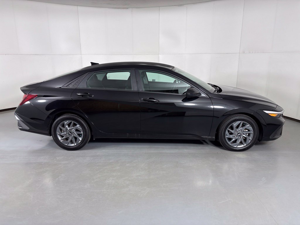 Used 2024 Hyundai Elantra SEL FWD image 9
