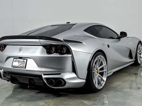 Used 2018 Ferrari 812 Superfast RWD image 9