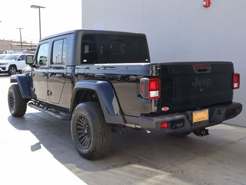 Used 2022 Jeep Gladiator Sport image 3
