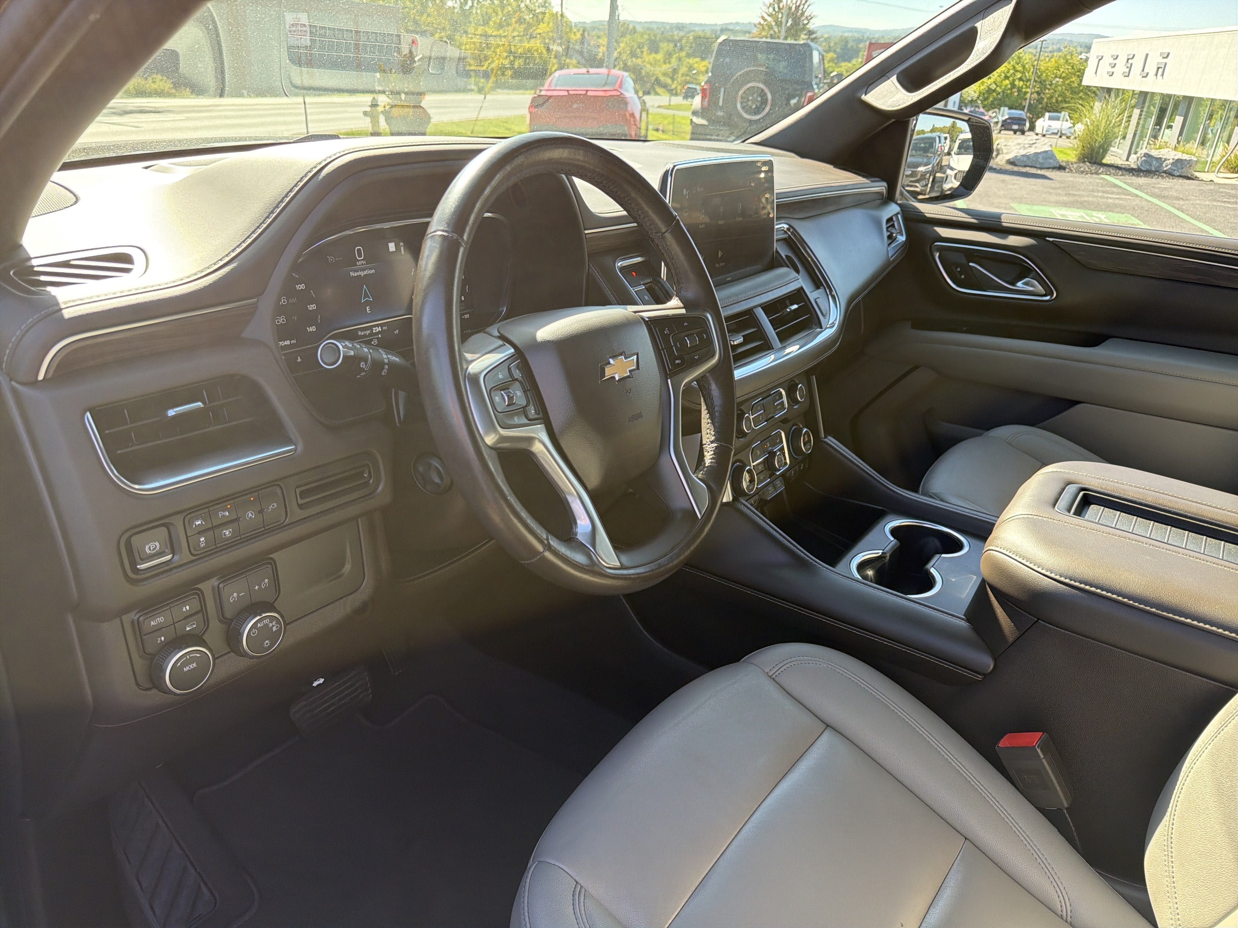 Used 2022 Chevrolet Tahoe LT w/ LT Signature Plus Package AWD/4WD image 8