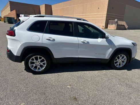 Used 2018 Jeep Cherokee Latitude Plus image 37