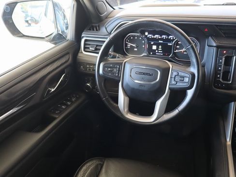 Used 2021 GMC Yukon Denali w/ Denali Premium Package image 24