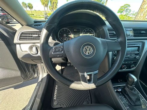 Used 2014 Volkswagen Passat 1.8T Wolfsburg Edition image 28