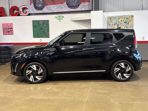 Used 2023 Kia Soul GT-Line w/ GT-Line Technology Package FWD image 3