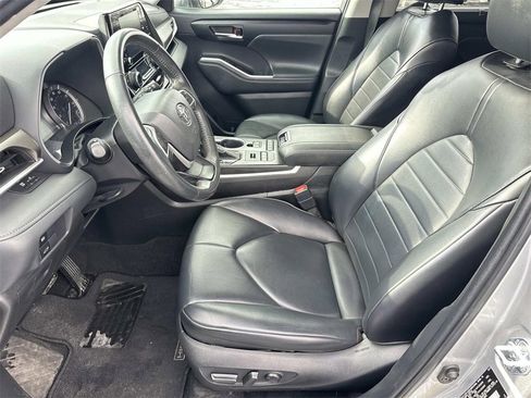 Used 2022 Toyota Highlander XLE image 20