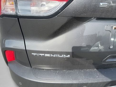 Used 2020 Ford Escape Titanium image 15