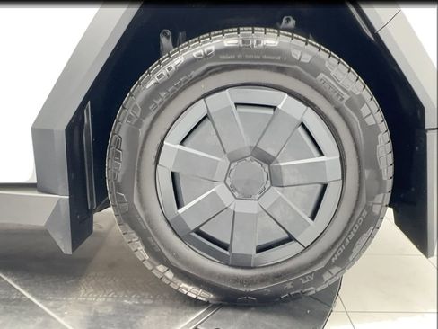 Used 2025 Tesla Cybertruck AWD Crew Cab image 48