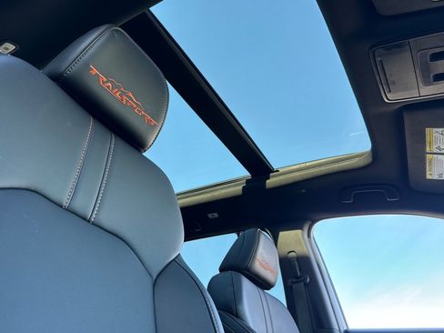 Used 2024 Honda Pilot TrailSport image 15