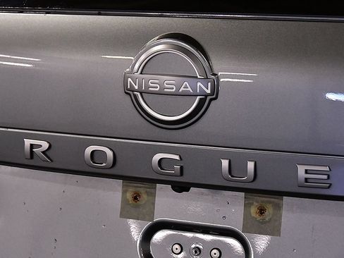 Used 2024 Nissan Rogue SV AWD/4WD image 10