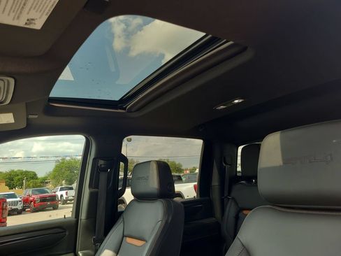 Used 2024 GMC Sierra 2500 AT4 w/ AT4 Premium Plus Package AWD/4WD image 19