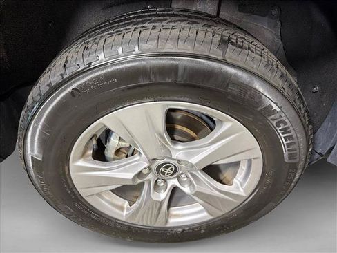 Used 2025 Toyota RAV4 XLE FWD image 17