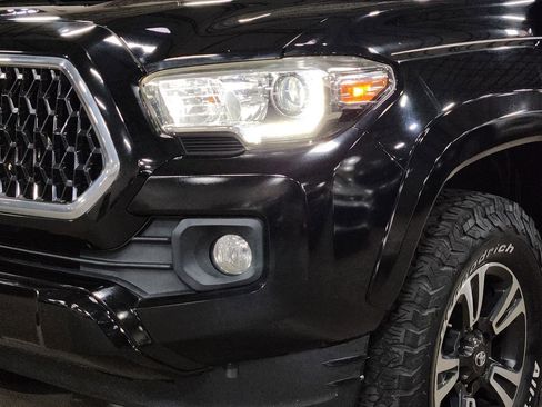 Used 2018 Toyota Tacoma TRD Sport w/ Technology Package image 14