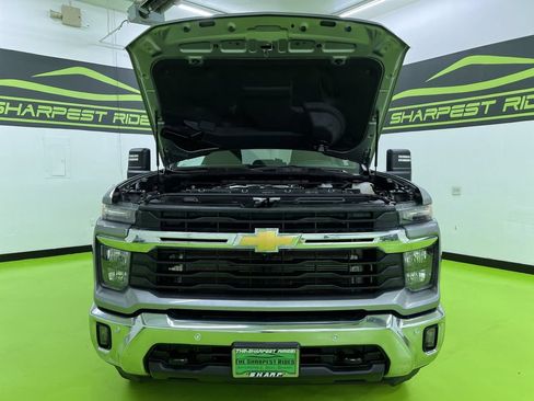 Used 2025 Chevrolet Silverado 3500 LT w/ Safety Package AWD/4WD image 4