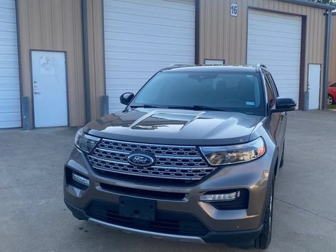 Used 2021 Ford Explorer Limited w/ Equipment Group 301A RWD image 5