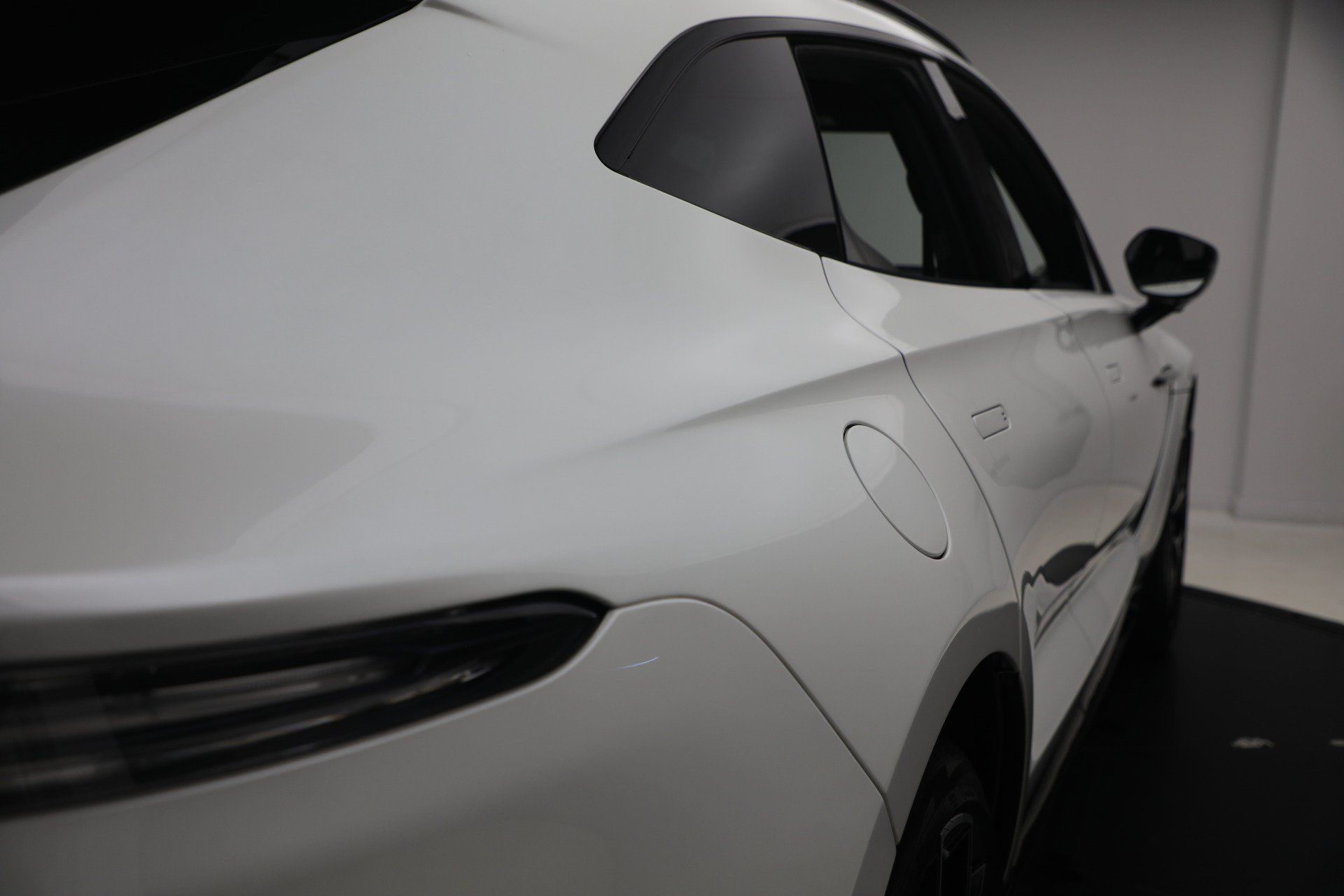 Used 2025 Aston Martin DBX 707 AWD/4WD image 36