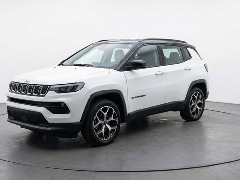 Used 2025 Jeep Compass Limited AWD/4WD image 3
