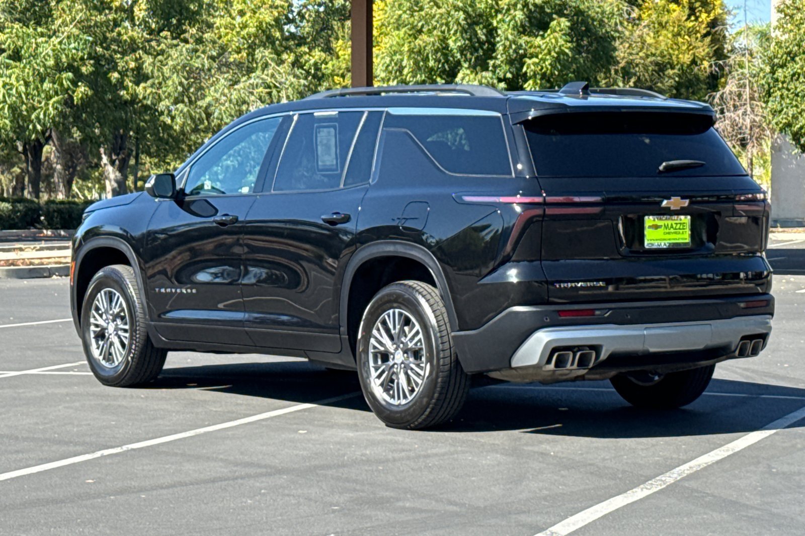 Used 2026 Chevrolet Traverse LT FWD image 3