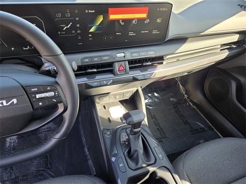New 2025 Kia K4 EX image 18