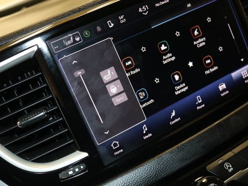 Used 2023 Chrysler Pacifica Touring-L image 40