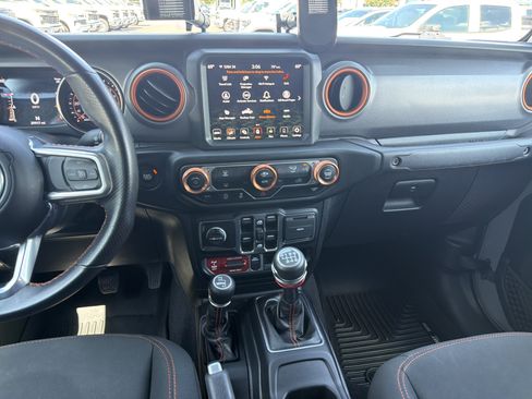 Used 2023 Jeep Gladiator Mojave AWD/4WD image 30