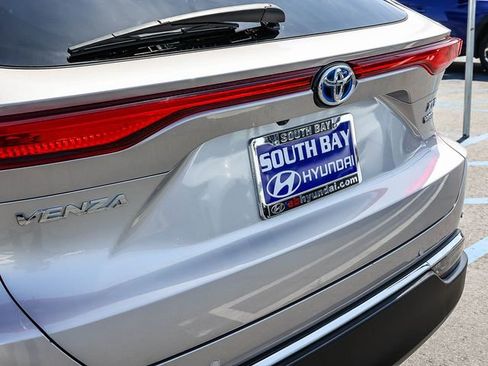 Used 2022 Toyota Venza XLE AWD/4WD image 7