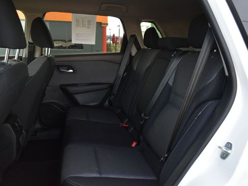 Used 2023 Nissan Rogue SV AWD/4WD image 16