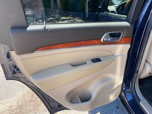 Used 2012 Jeep Grand Cherokee Overland AWD/4WD image 21