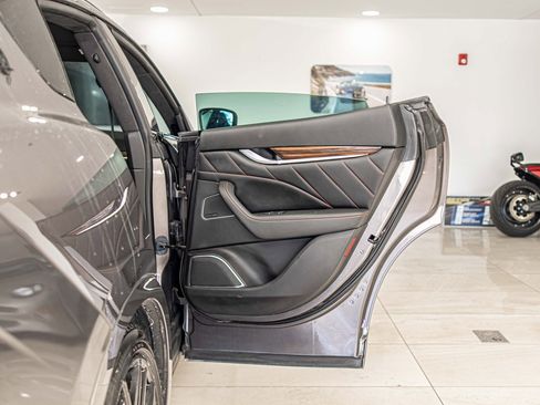 Used 2019 Maserati Levante S GranSport image 43
