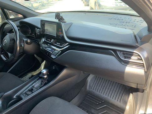 Used 2018 Toyota C-HR XLE FWD image 21