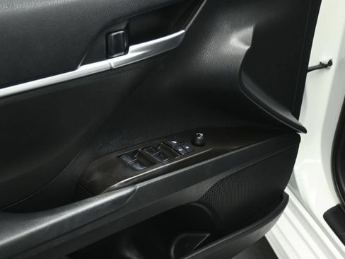 Used 2023 Toyota Camry SE FWD image 8