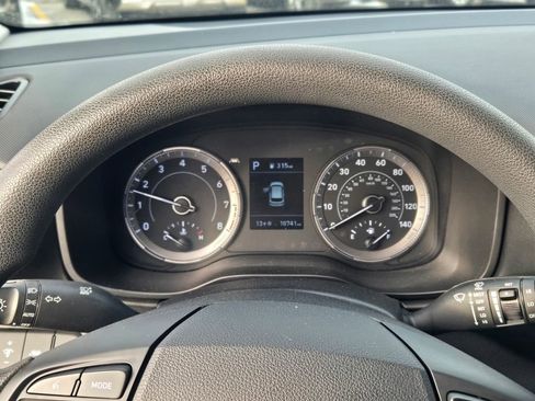 Certified 2022 Hyundai Venue SE image 31