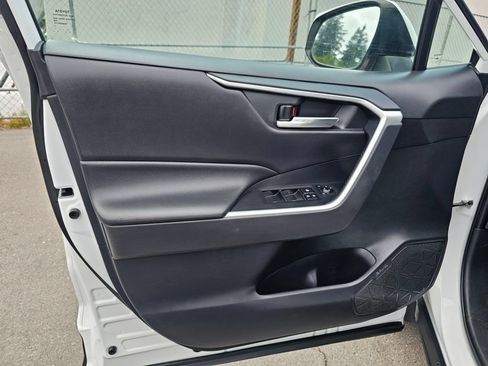 Used 2019 Toyota RAV4 XLE w/ Carpet Mat Package AWD/4WD image 22