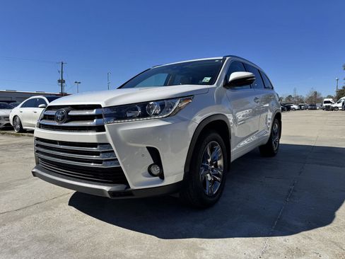 Used 2018 Toyota Highlander Limited Platinum image 3